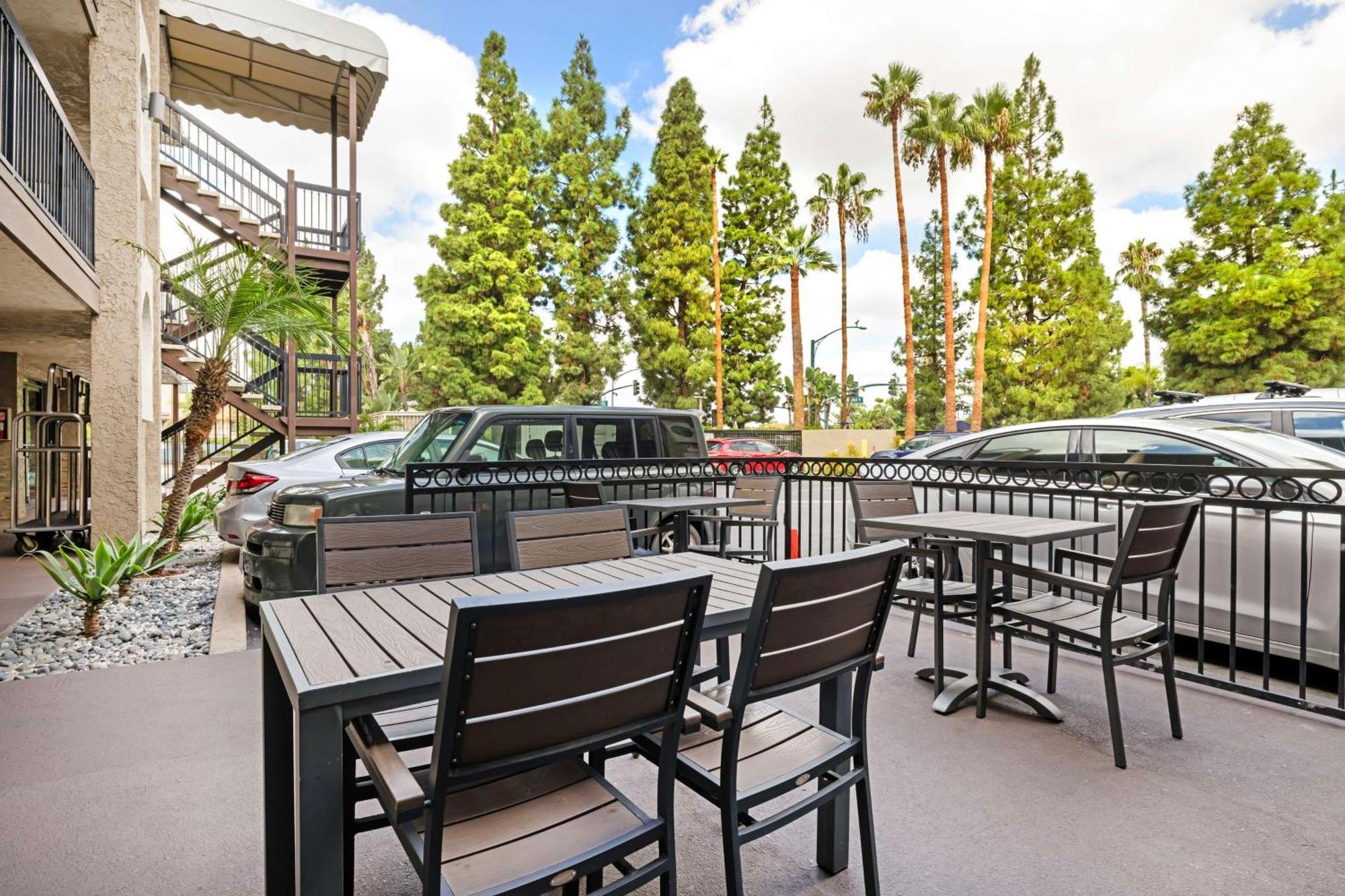 Best Western Courtesy Inn Hotel - Anaheim Resort At The Park Eksteriør billede