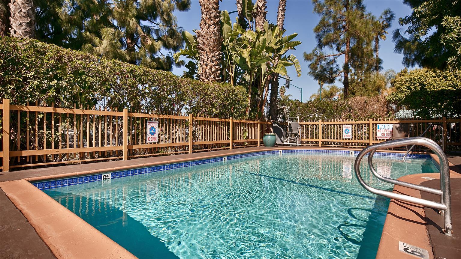 Best Western Courtesy Inn Hotel - Anaheim Resort At The Park Eksteriør billede